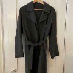 Wrap/tie gray coat